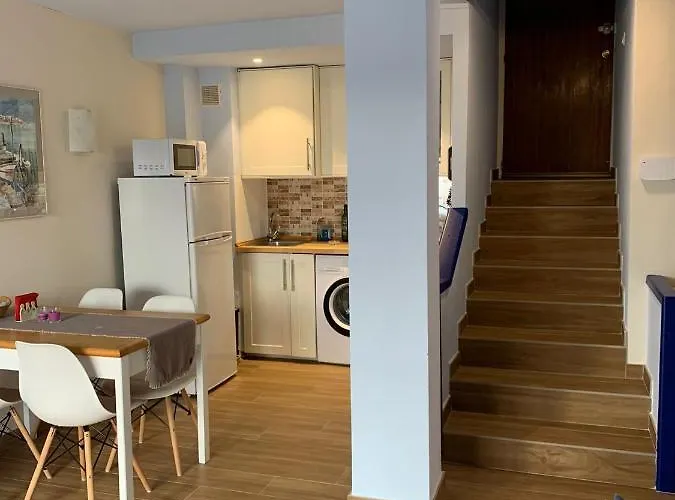 Cosy Apartment In L Escala, 7 Mins Walk To The Closest Beach, Riells
